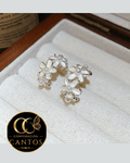Argollas Jardín de Perlas | Aretes Huggie Florales (Acero 316L)