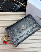 BILLETERA MEDIANA COACH EMBOSSED LOGO EDITION
