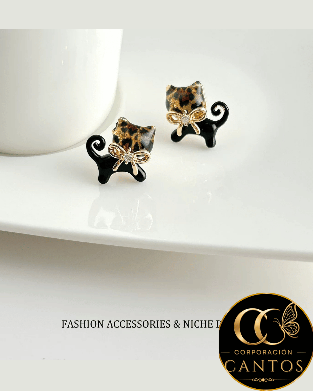 Aretes Broquel Gato Chic Animado (Acero 316L)